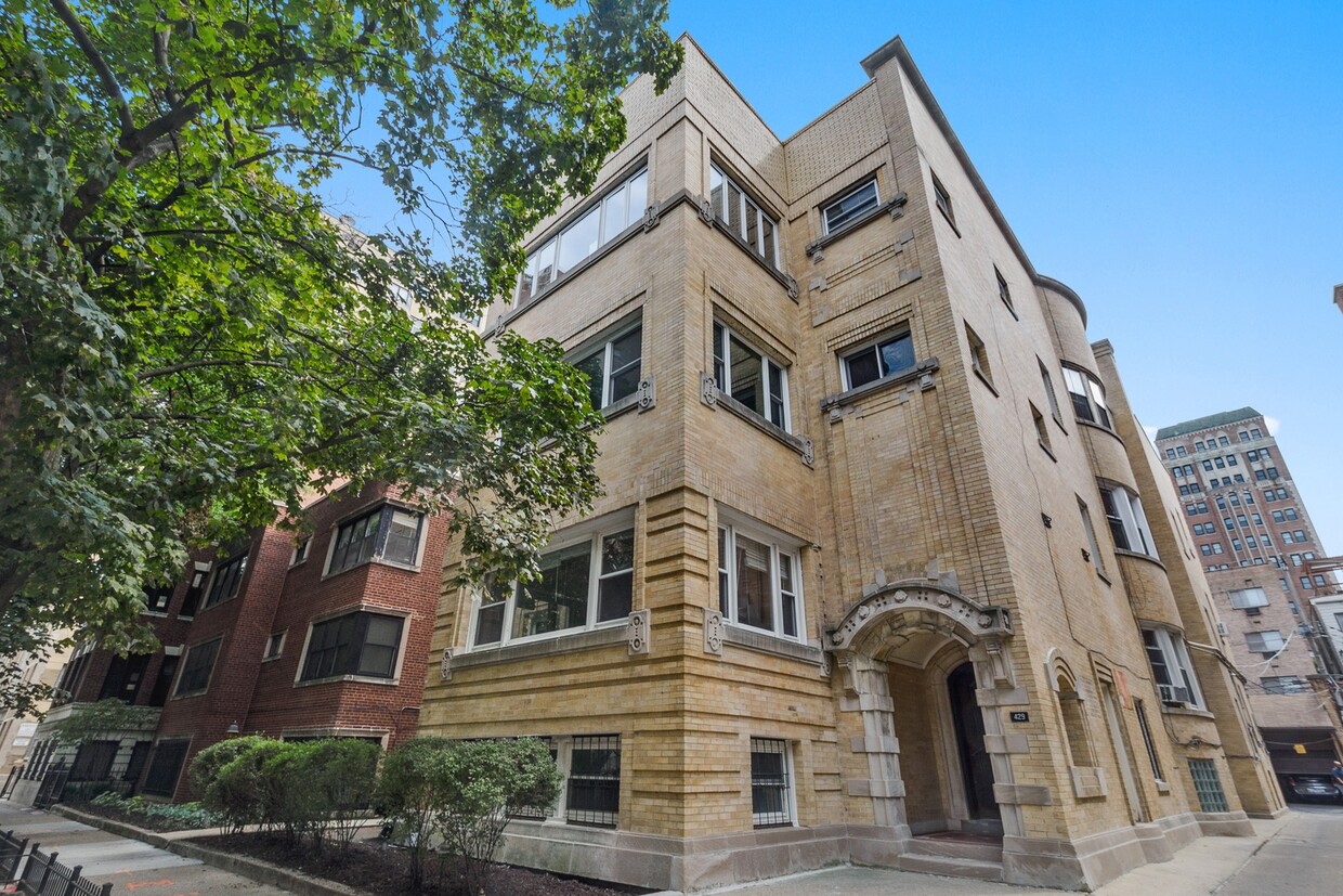 Foto principal - 429 W Wellington Ave