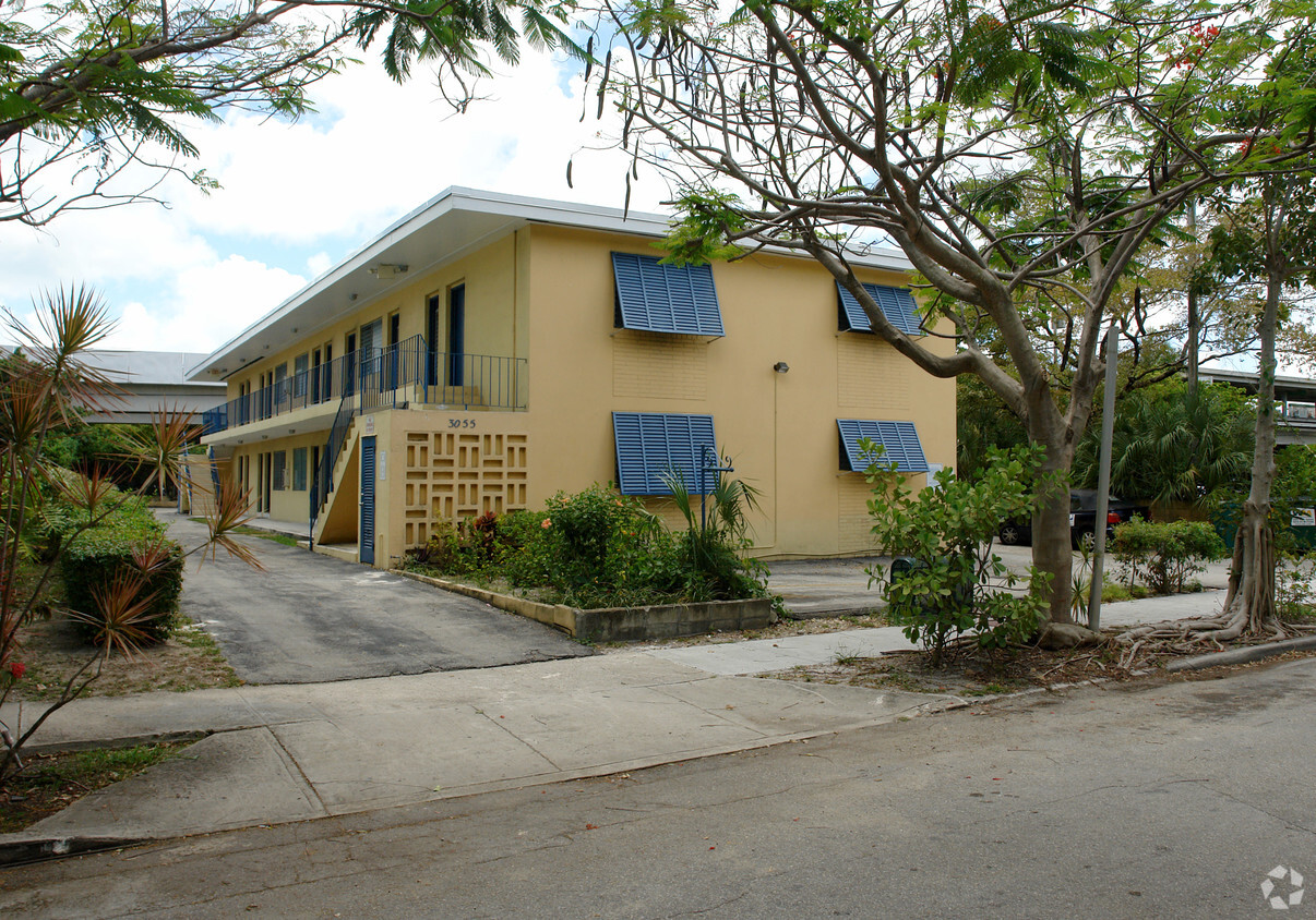 Primary Photo - 3055 SW 1st Ave