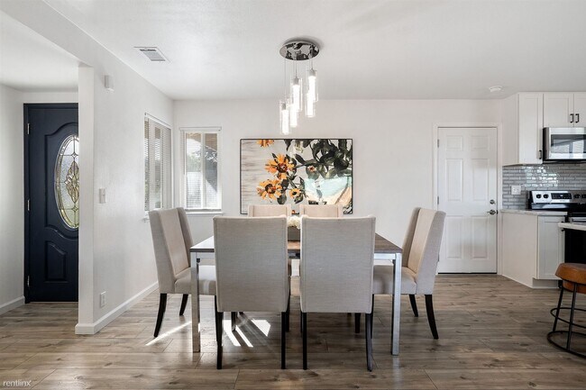 Building Photo - 3952 Bayview Cir