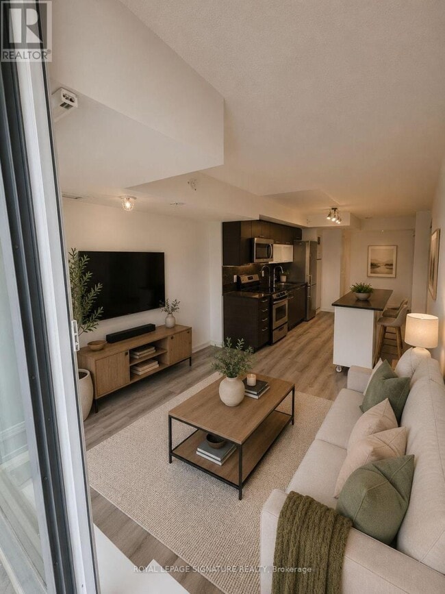 Building Photo - 36 Lisgar St
