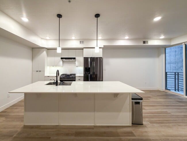 Foto del edificio - 933 S Washington St