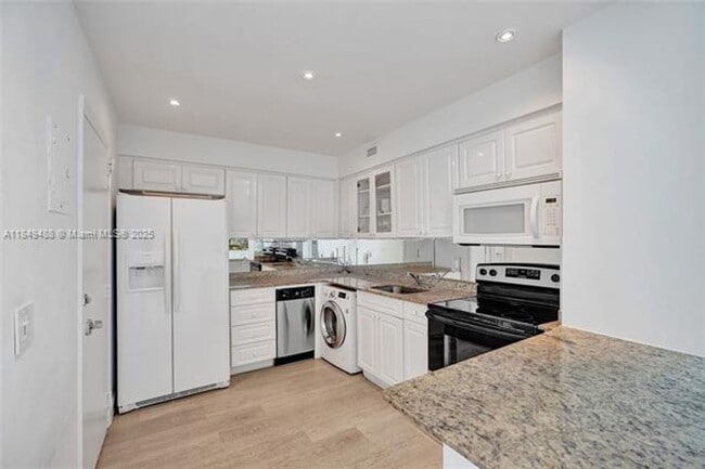 Building Photo - 6770 Indian Creek Dr