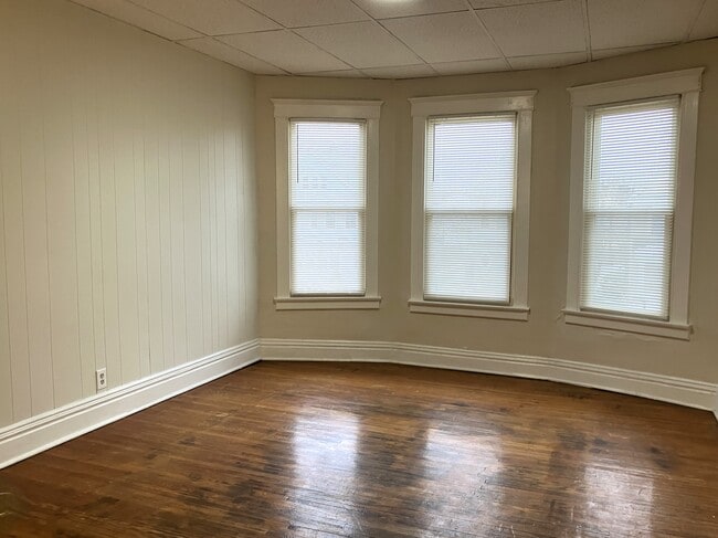 Building Photo - 58 Como Ave