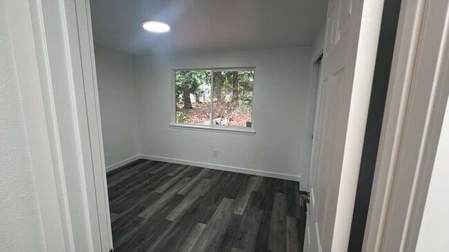 Building Photo - 1433 E Dearborn Ave