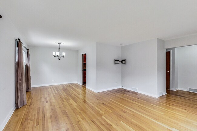 Foto del edificio - 714.5 N Western Ave