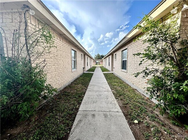 Foto del edificio - 2013 Agua Fina Ave
