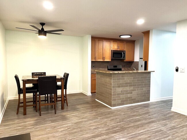 Foto del edificio - CHARMING 1BD/ 1BA AVAILABLE IN MISSION VAL...