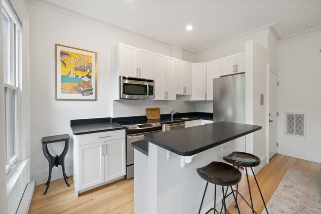 Building Photo - 52 Clarendon St