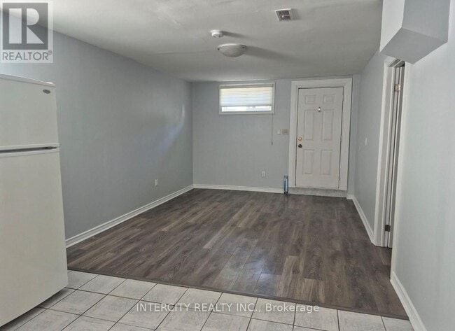Building Photo - 346 Crofters Rd