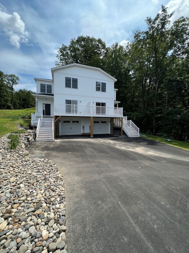 Building Photo - 540 NY-9P
