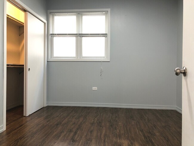 Building Photo - 2500 N Clybourn Ave
