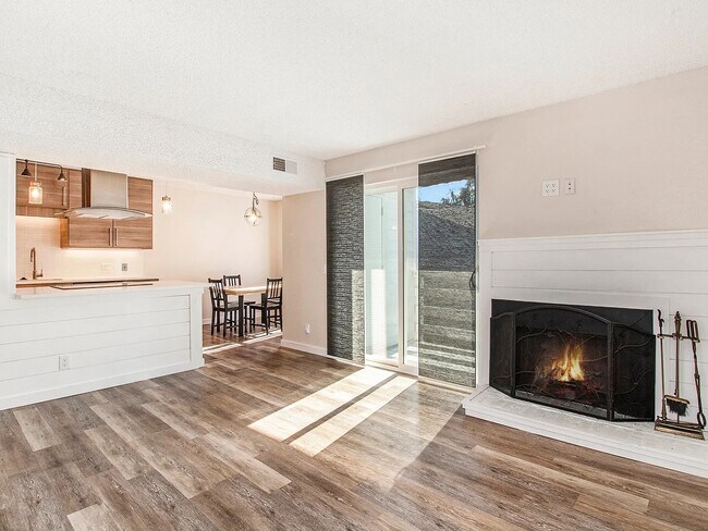 Building Photo - 3141 S Tamarac Dr