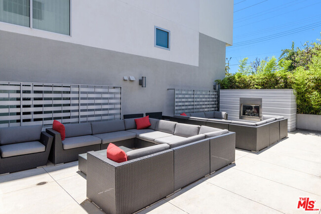 courtyard 1 - 1700 Sawtelle Blvd