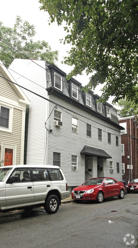Building Photo - 77 Seventh St