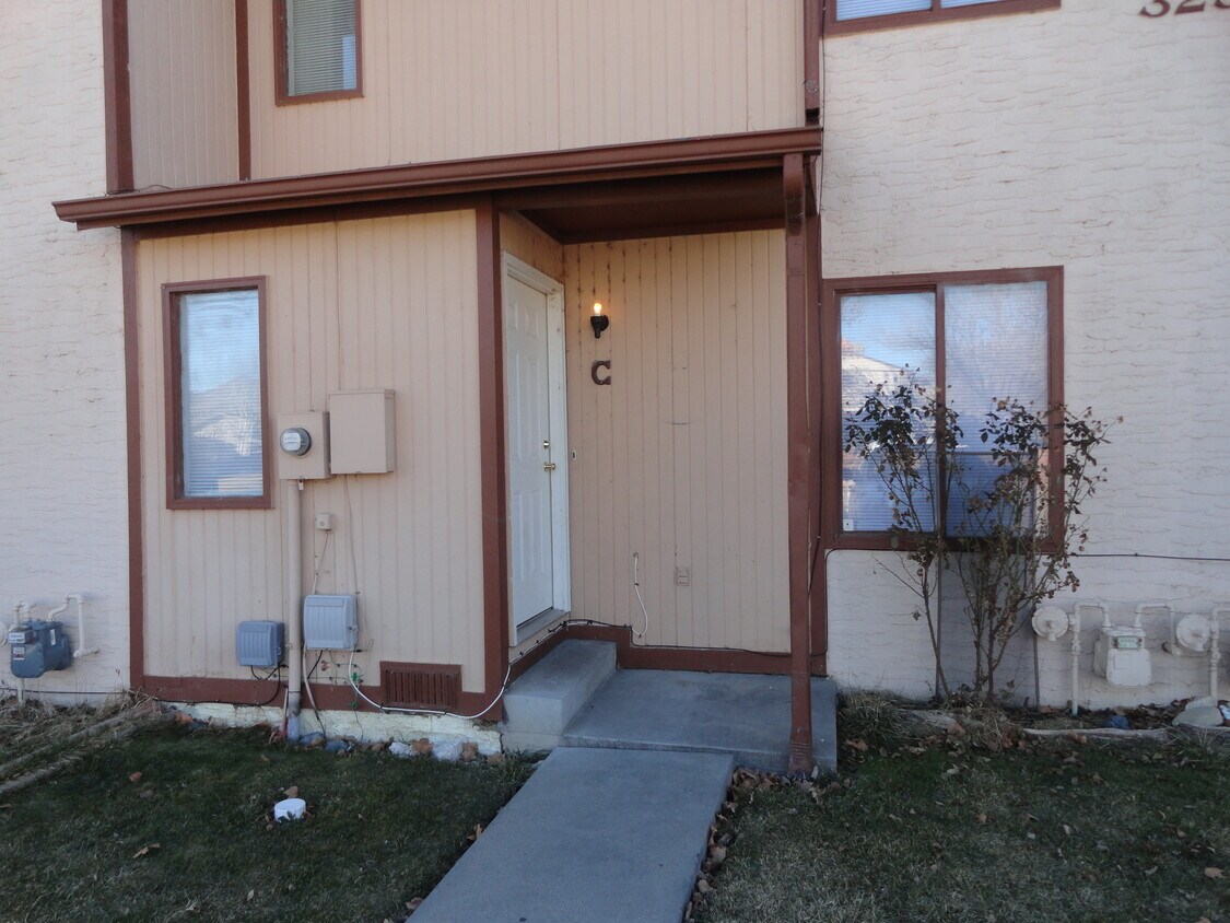 Primary Photo - 3291 S Good Hope Cir