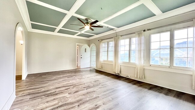 Building Photo - UPDATED 3 BEDROOM HOME IN DESIRABLE MANOA