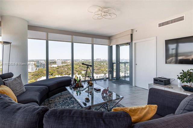 Building Photo - 601 NE 36th St