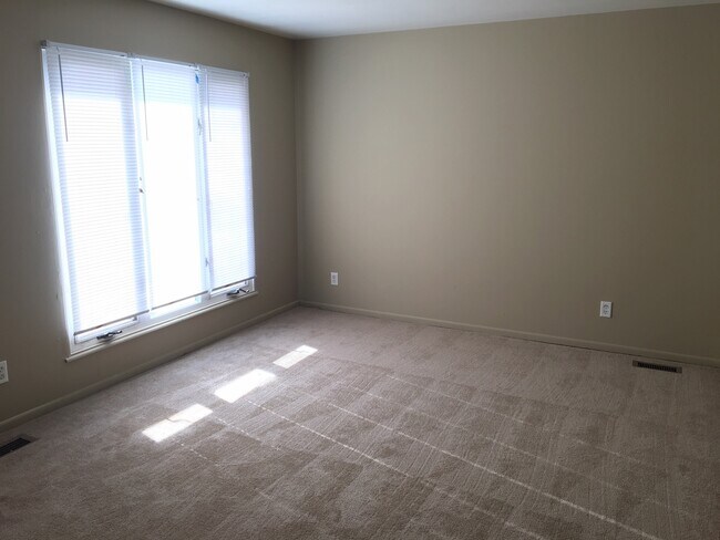 Building Photo - 3-Bedroom Ranch Home