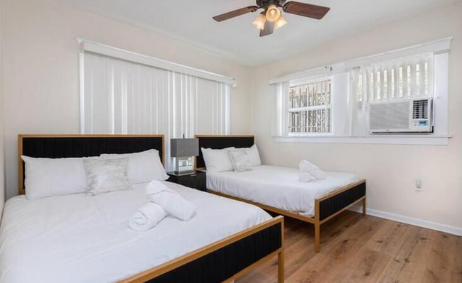 Foto del edificio - 1161 W 38th St