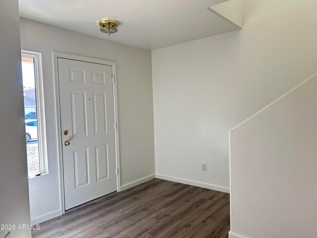 Building Photo - 10542 W Alvarado Rd