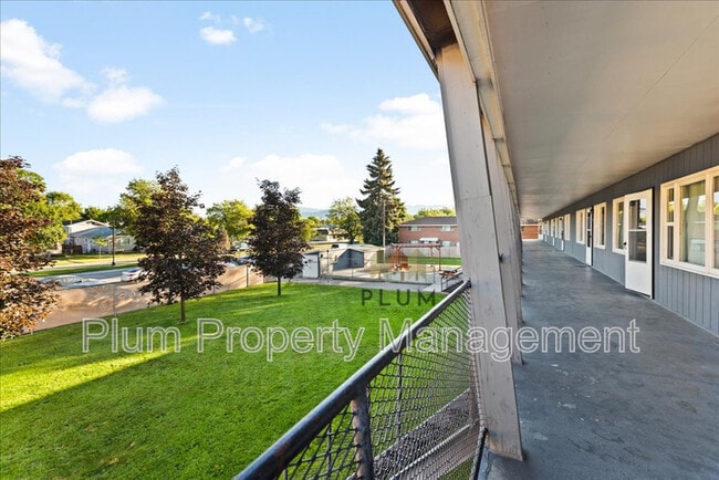 Building Photo - 1024 Stephens Ave
