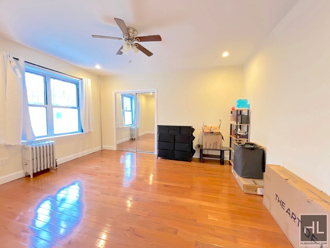 Foto principal - MASSIVE (~800 sf) 1 bed 1 bath - Rent Stab...