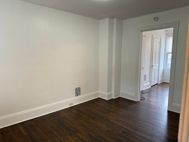 Building Photo - 34 E Ross St