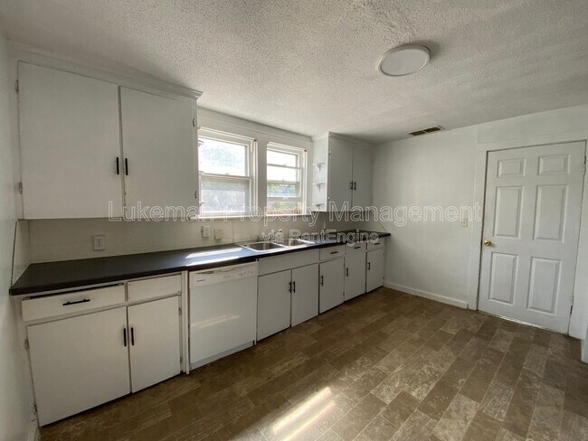 Foto del edificio - 827 W Cedar St