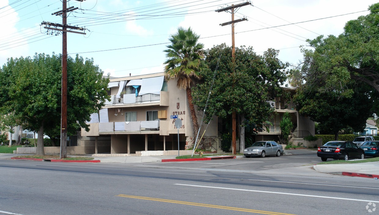 Primary Photo - 13505 Burbank Blvd