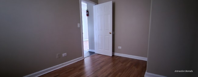 Foto del edificio - 1024 W 64th St