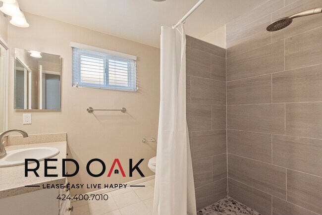 Building Photo - Don't Miss Out... 1 Month Free! Outstandin...