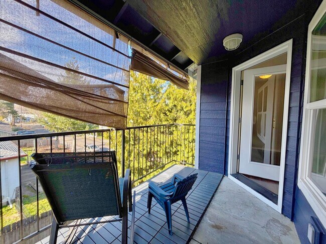 Foto del edificio - Modern Condo in Gresham near Glendoveer!