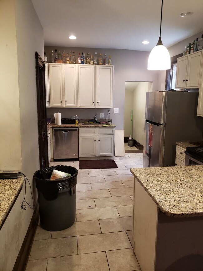 Building Photo - Newly Renovated Temple Student Housing