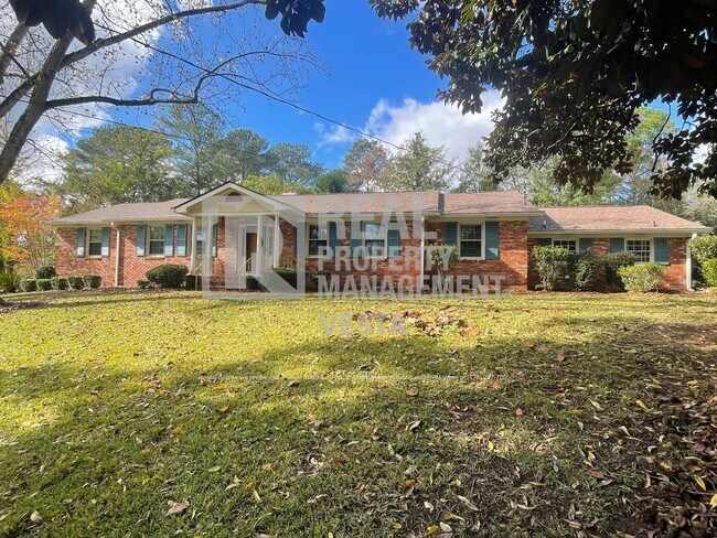 Foto del edificio - 240 Candler Dr