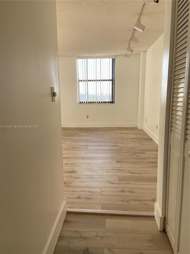 Foto del edificio - 1470 NE 123rd St