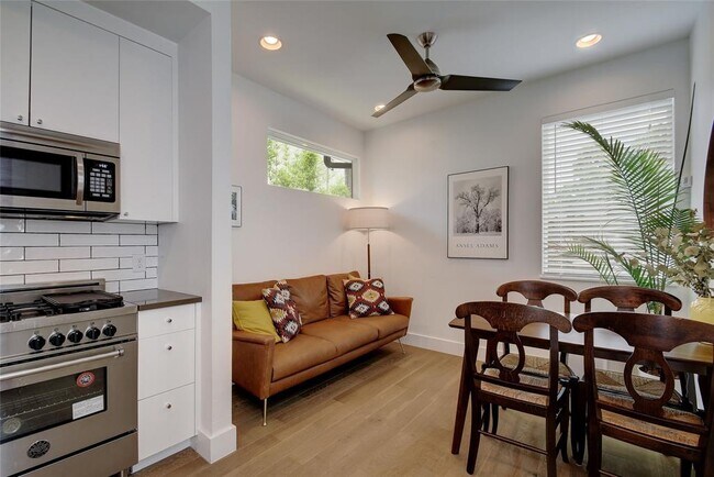 Foto del edificio - 804 W Oltorf St