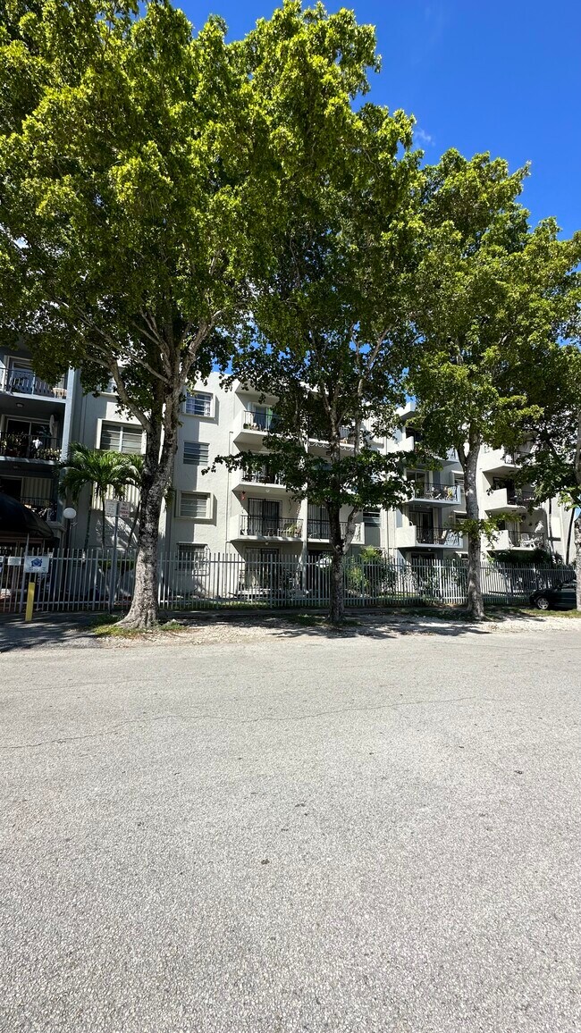 Building Photo - 3181 SW 13th St