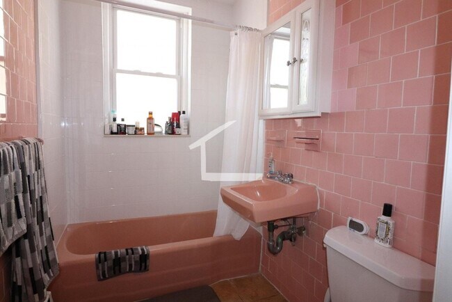 Foto del edificio - 52 Parkman St