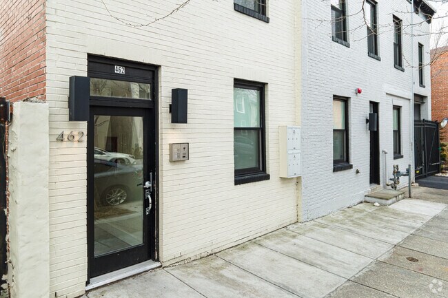 Foto del edificio - 460-462 Ridge St NW