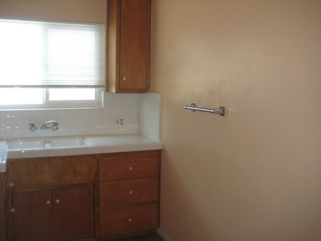 Building Photo - 467 S Downey Rd
