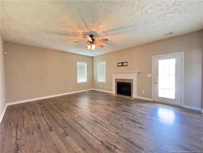 Foto del edificio - 4820 McKinnon Farm Rd