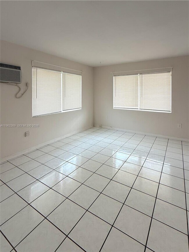 Foto del edificio - 305 Navarre Ave