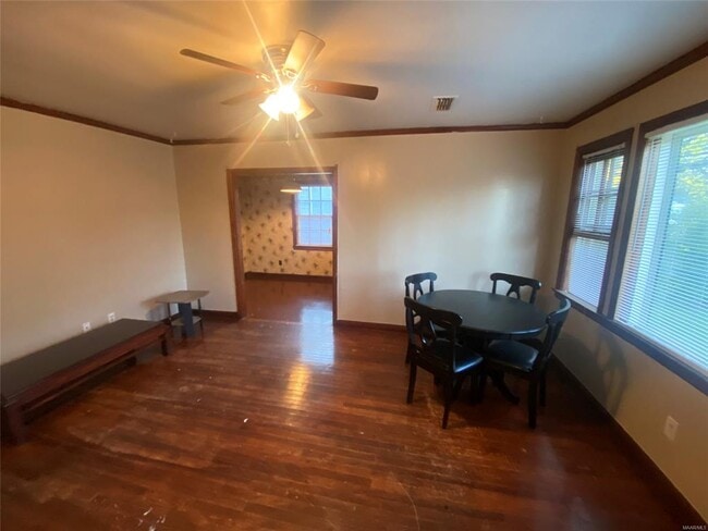 Building Photo - 2076 Midway St