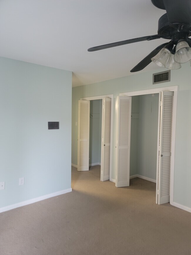 Foto del edificio - 4401 Heyman Ln