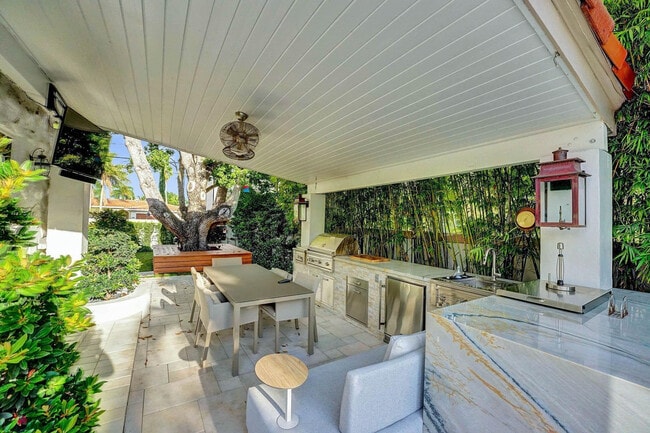 Building Photo - 614 Poinciana Dr