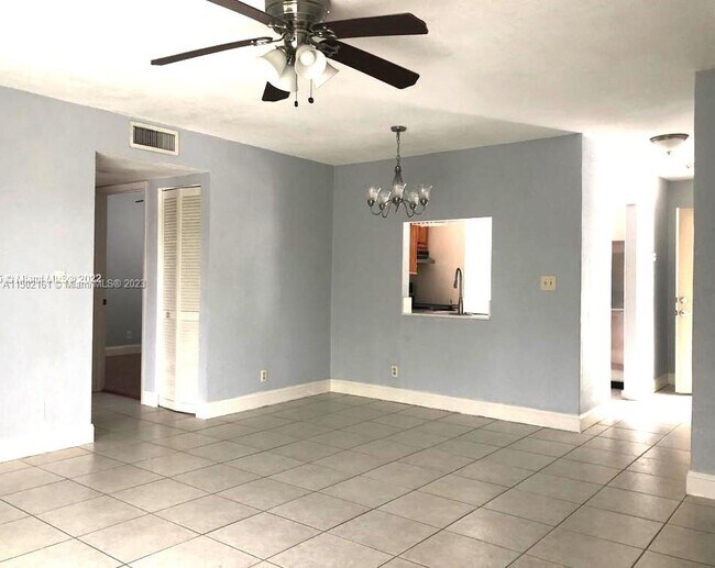 Foto del edificio - 717 Gardens Dr