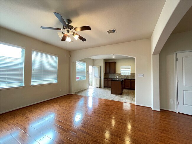 Building Photo - 7139 Pavilion Dr
