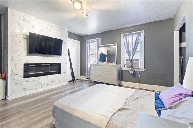 Foto del edificio - 6640 Rowan St