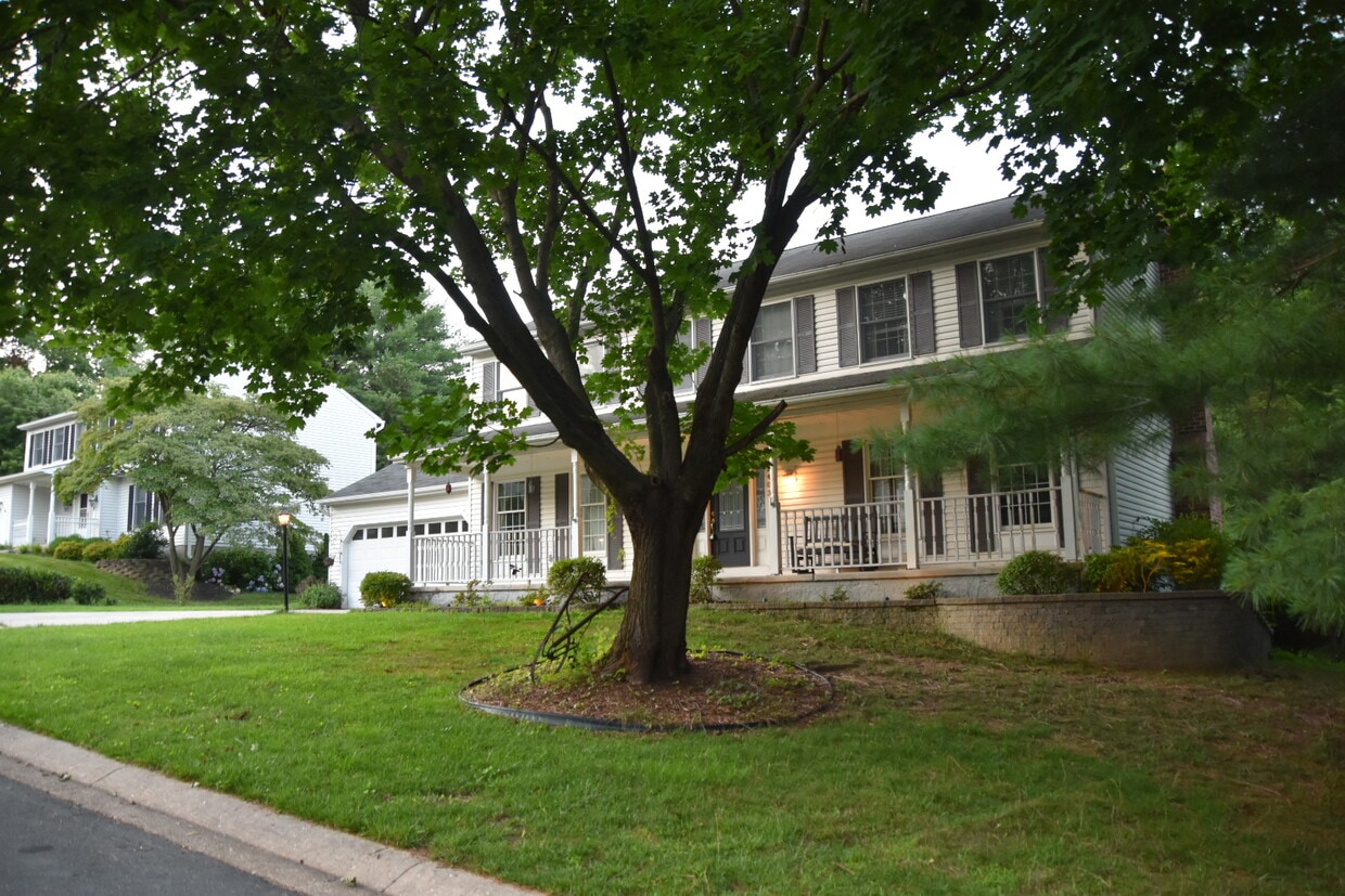 Primary Photo - 2403 Parliament Dr