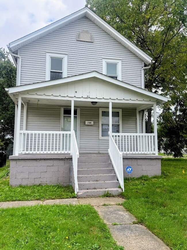 Building Photo - 749 Columbus Ave